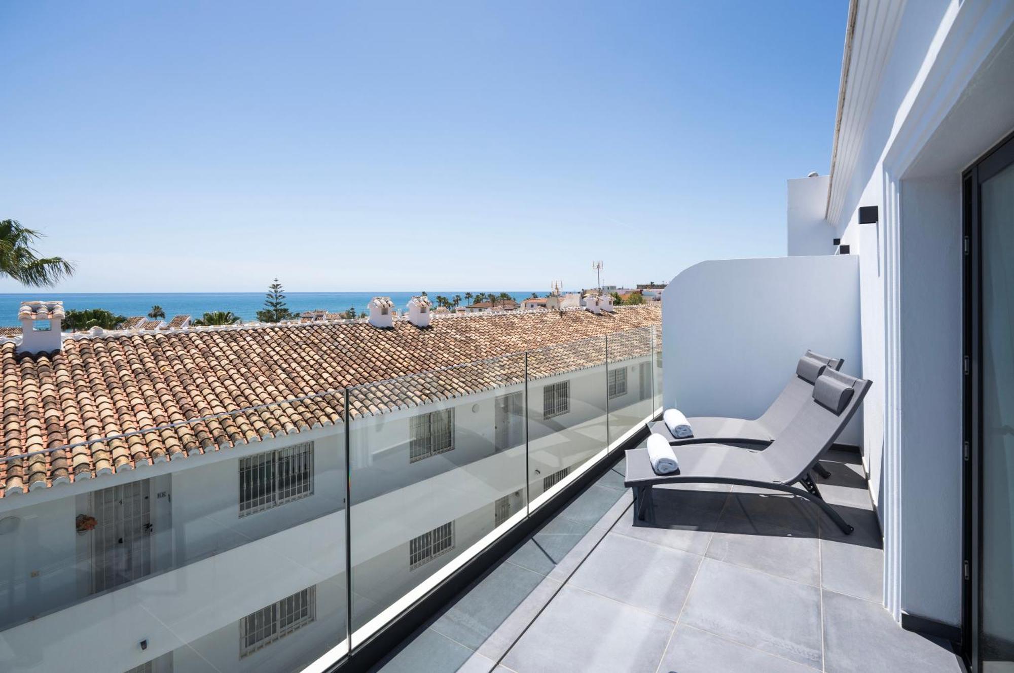 The Orange House Boutique Hotel And Upstairs Rooftop Bar Center Of La Cala De Mijas 100M From The Beach Екстериор снимка