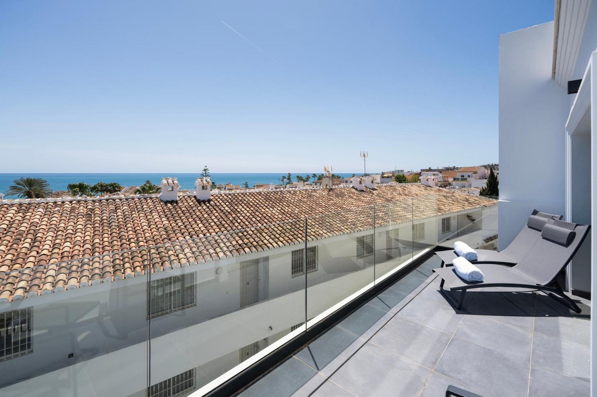 The Orange House Boutique Hotel And Upstairs Rooftop Bar Center Of La Cala De Mijas 100M From The Beach Екстериор снимка