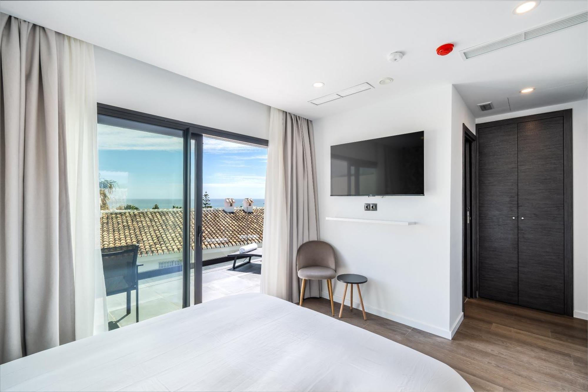 The Orange House Boutique Hotel And Upstairs Rooftop Bar Center Of La Cala De Mijas 100M From The Beach Екстериор снимка