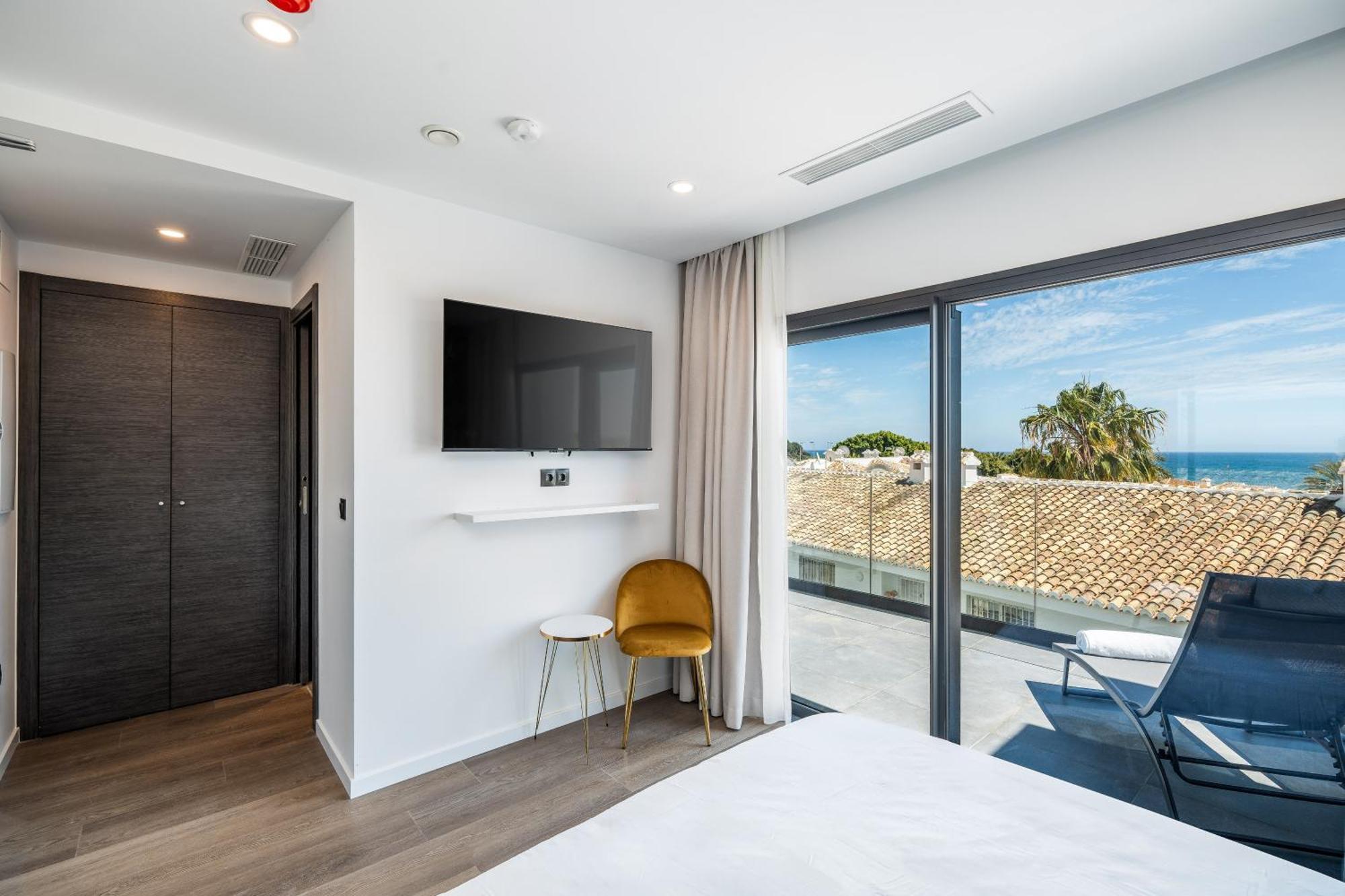 The Orange House Boutique Hotel And Upstairs Rooftop Bar Center Of La Cala De Mijas 100M From The Beach Екстериор снимка