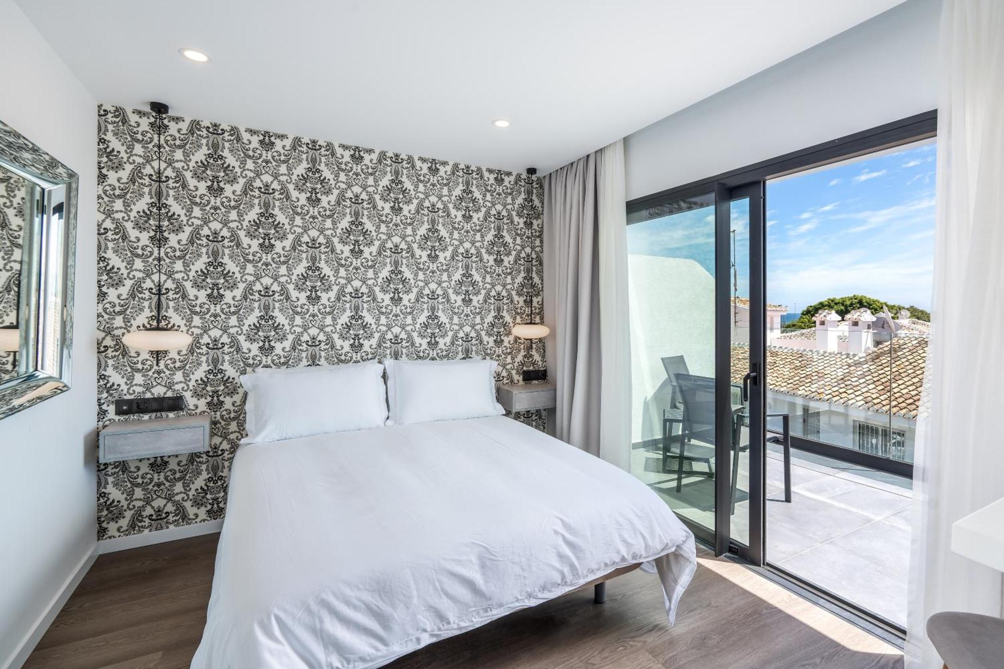 The Orange House Boutique Hotel And Upstairs Rooftop Bar Center Of La Cala De Mijas 100M From The Beach Екстериор снимка